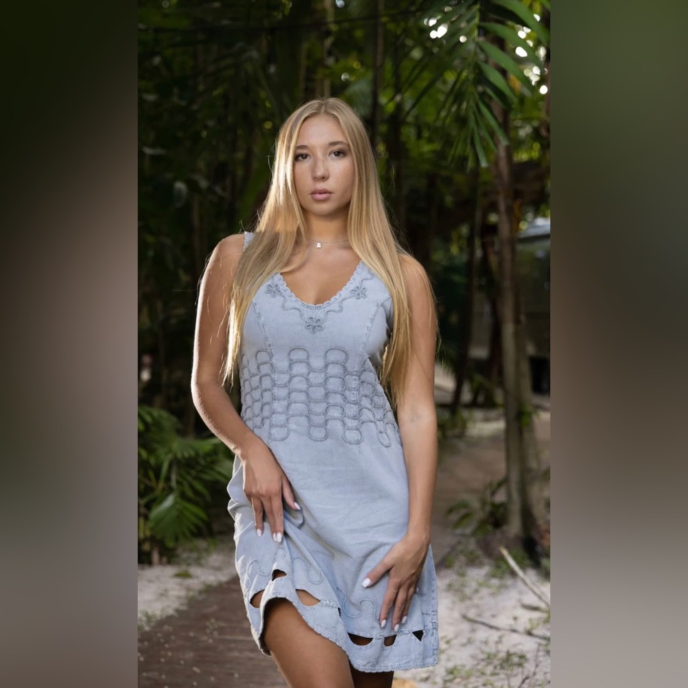 Blanco Kate dress. Grey. Mid length. Brand new never worn.